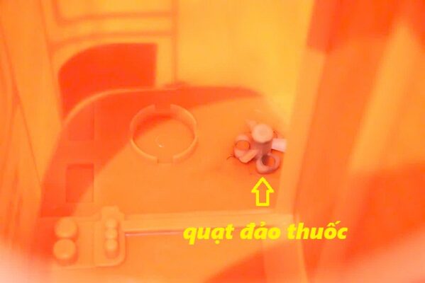 Bình xịt điện dùng pin có đảo thuốc oshima li 20k